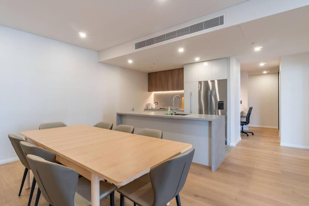 Z4 Walk To Bus Stop 2 Car Spaces Spacious Family Sydney