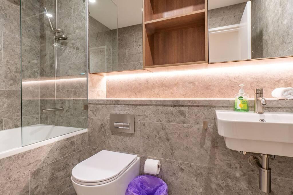 Apartment Z4 Walk To Bus Stop 2 Car Spaces Spacious Family Sydney